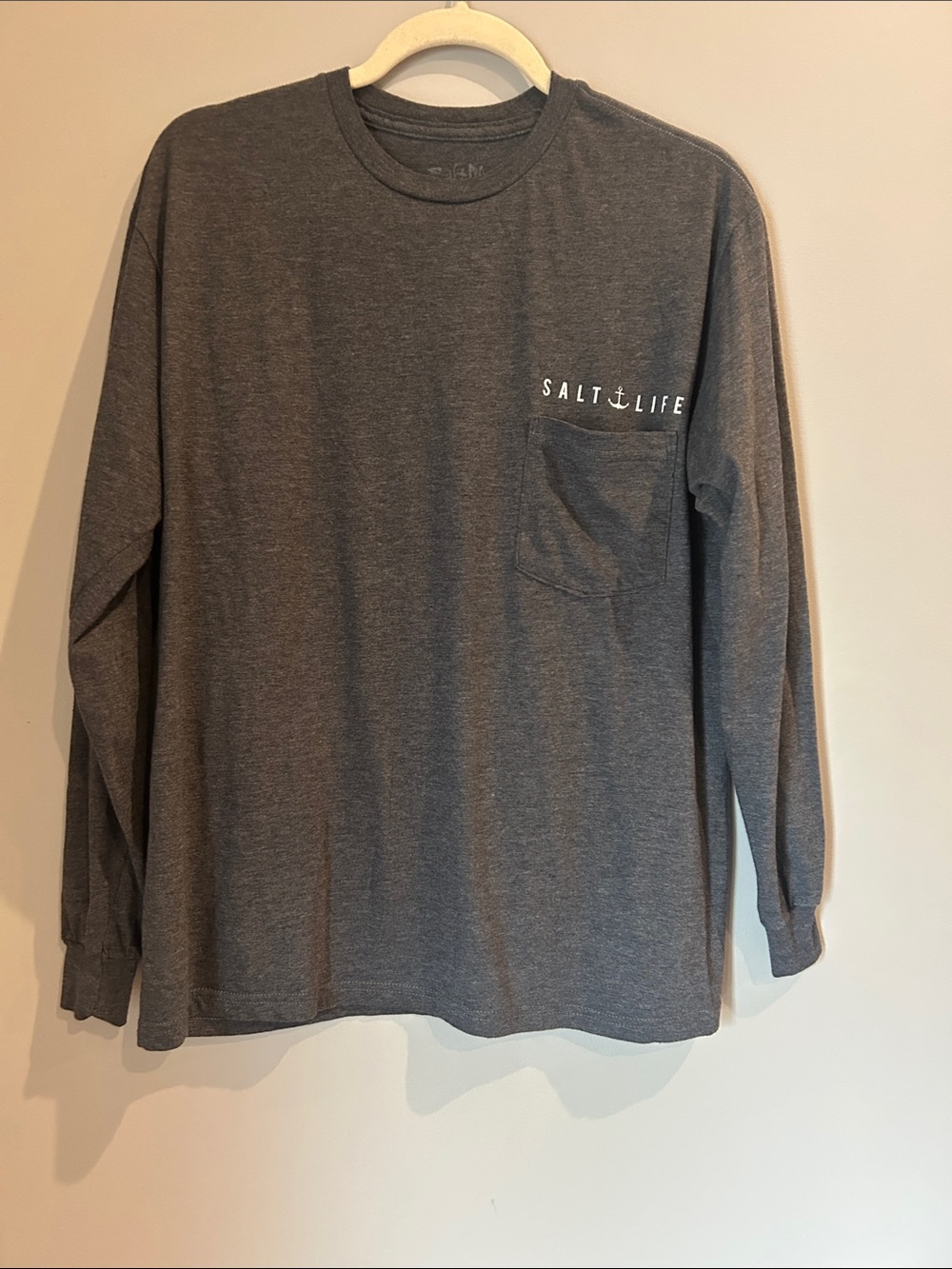 Salt Life Long Sleeve Pocket Tee in Charcoal Gray